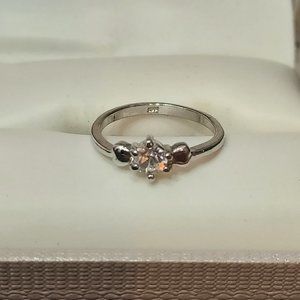 10k white gold CZ bowtie ring size 5